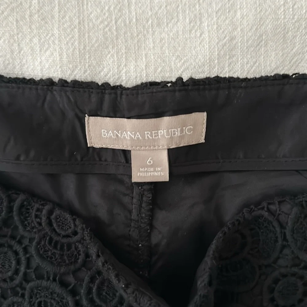 Lace Scalloped Hem Shorts - Picture 2 of 7